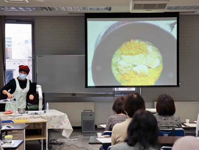 調理デモンストレーションの様子1