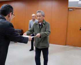表彰状授与の様子1