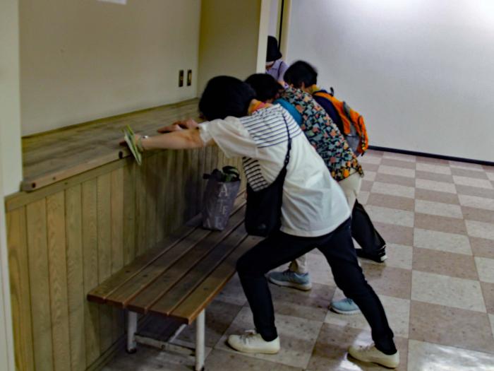 ストレッチをする参加者の様子