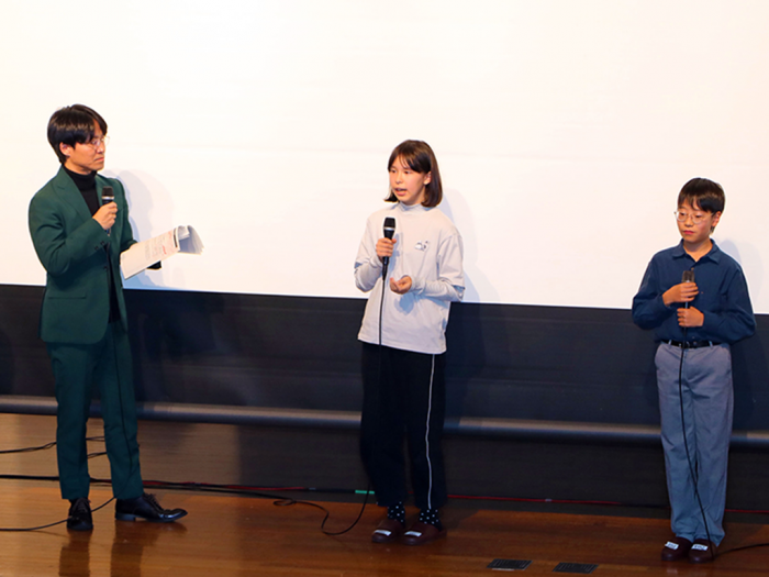 舞台挨拶の様子