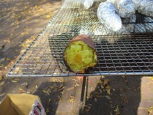 10月26日富丘西公園保全作業焼き芋