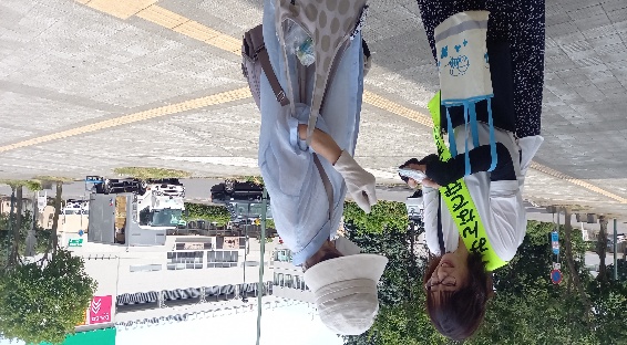ラッキー星置駅前店付近における啓発の様子