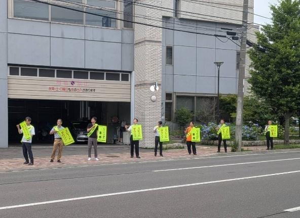 区役所北側でのセーフティコールの様子