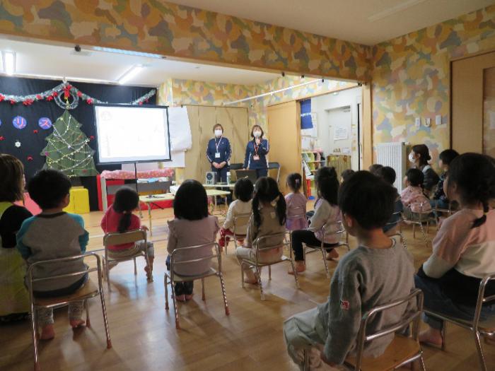 幼稚園、保育園での交通安全教室の様子2