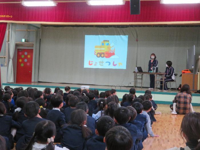 幼稚園、保育園での交通安全教室の様子1