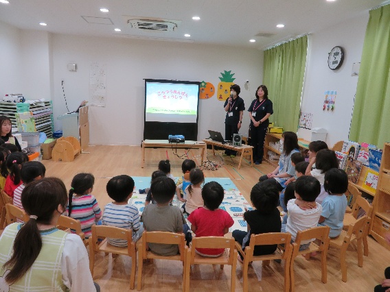 幼稚園、保育園での交通安全教室の様子2