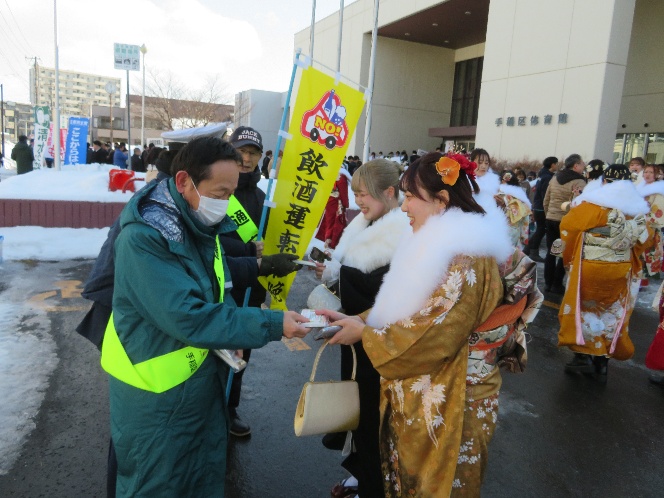 啓発品配布の様子
