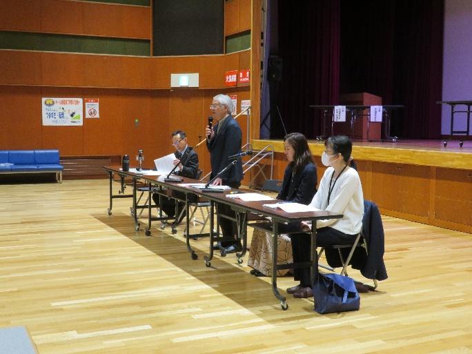岩舘市民部長が本年度の活動計画等について説明する様子
