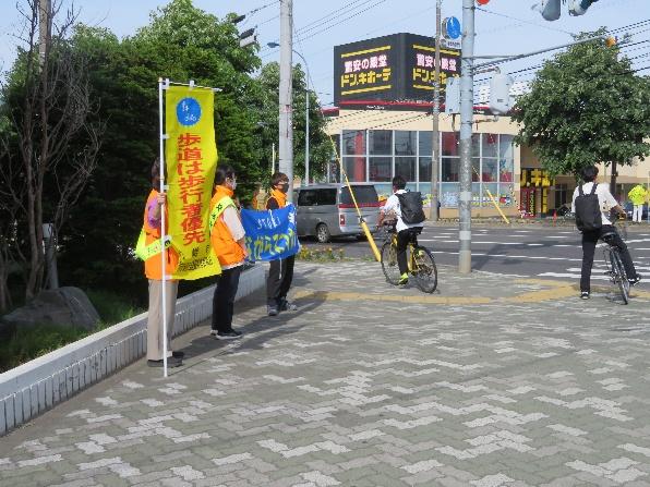 自転車交通安全啓発の様子2