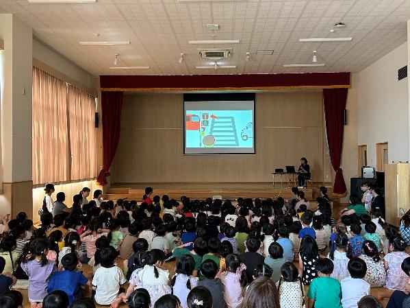 区内の認定こども園での交通安全教室の様子