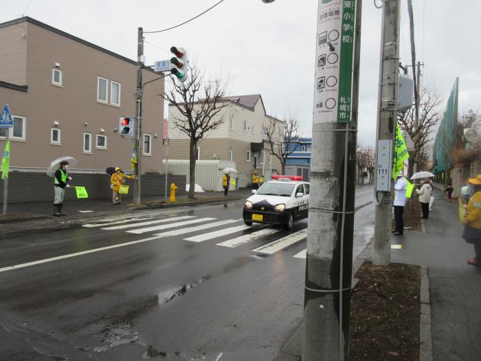 パトカーも巡回