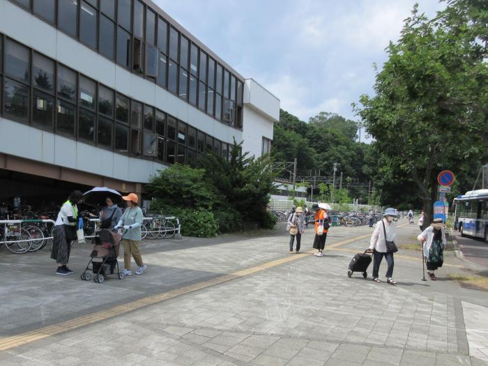 母の会による街頭啓発