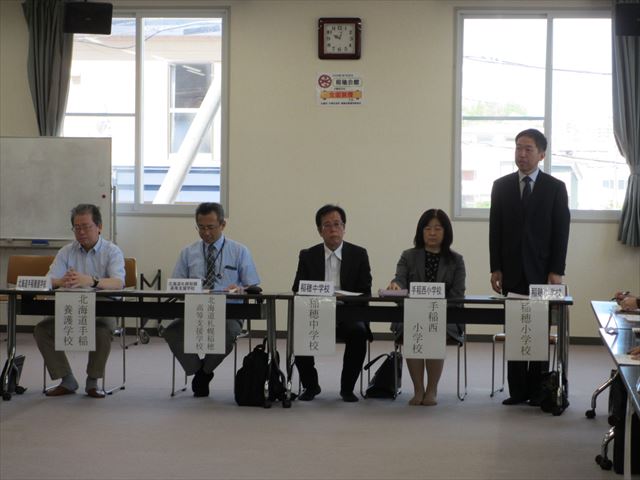 学校から校長先生、教頭先生出席のようす
