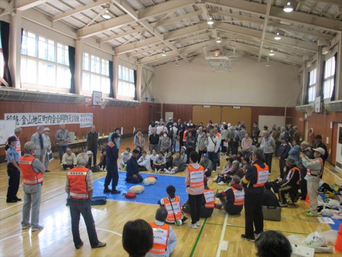 138名が参加して行われた町内会合同防災訓練のようす