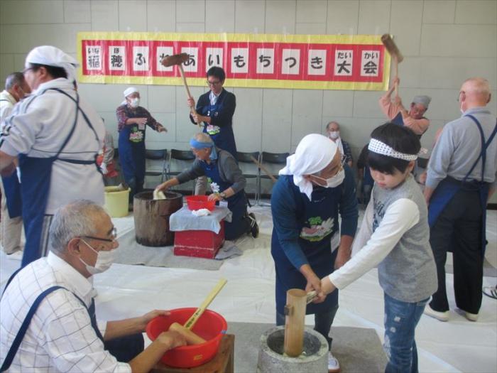 稲穂ふれあい餅つき大会のようす