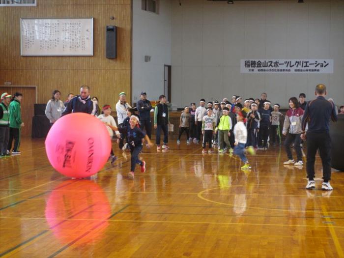 大玉転がしのようす