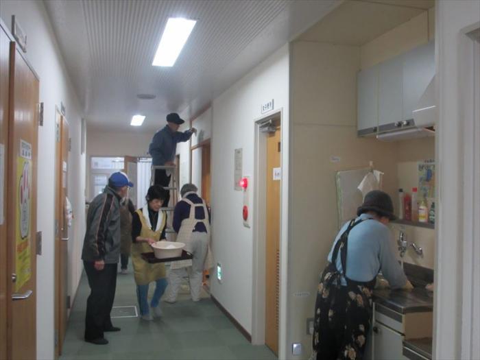 稲穂豊友クラブによる稲穂会館大掃除のようす