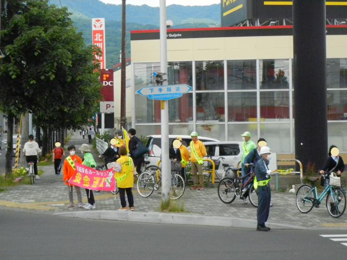 地域の皆さんによる街頭啓発の写真