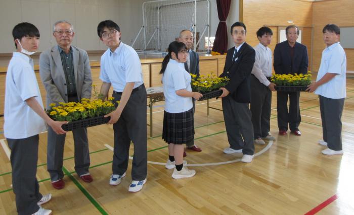 贈呈の様子