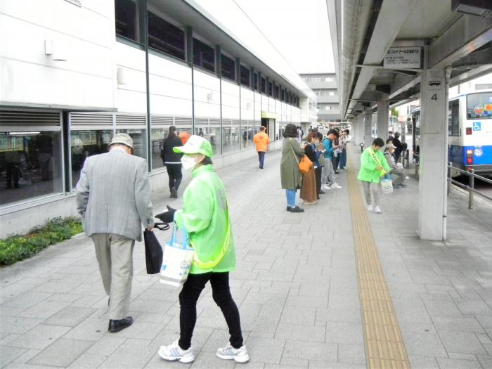 交通安全街頭啓発の写真