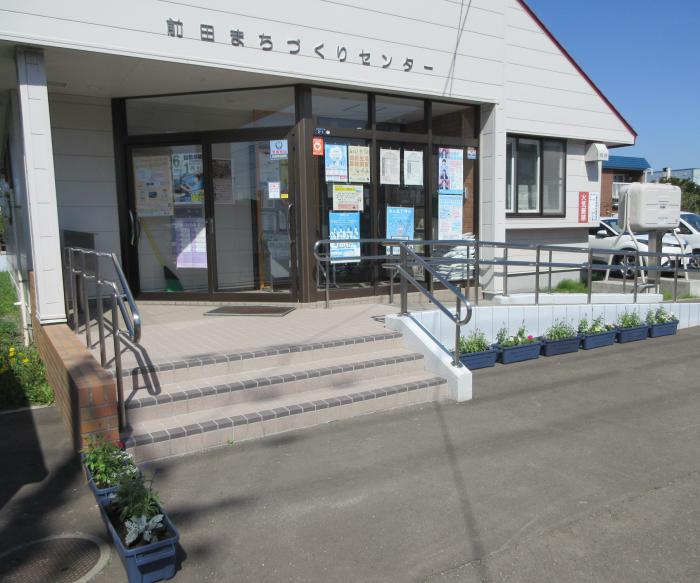 フラワーポットでお出迎え
