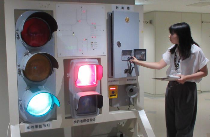 実物大の信号機