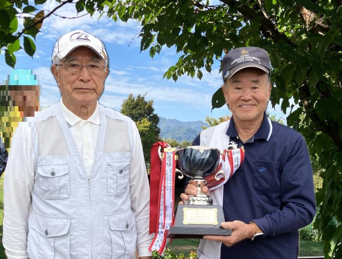 優勝チームへトロフィー