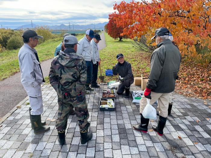 中の川球根植え1