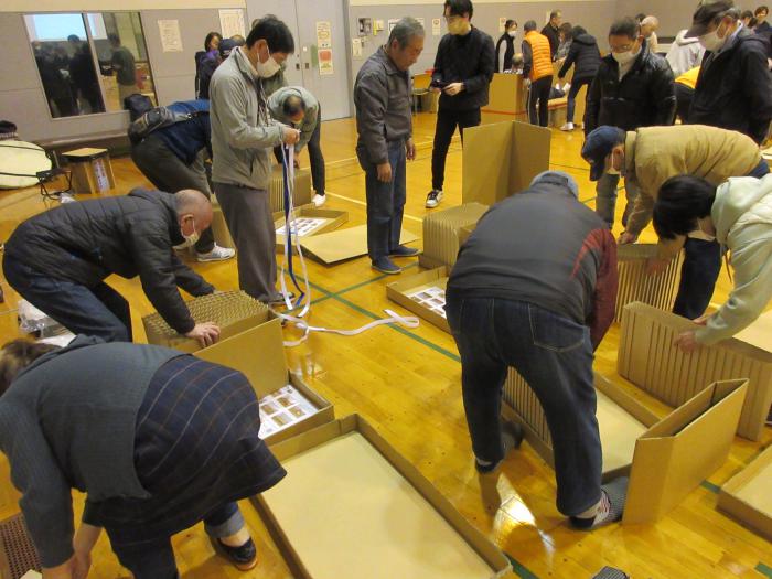 ダンボールベッド組立