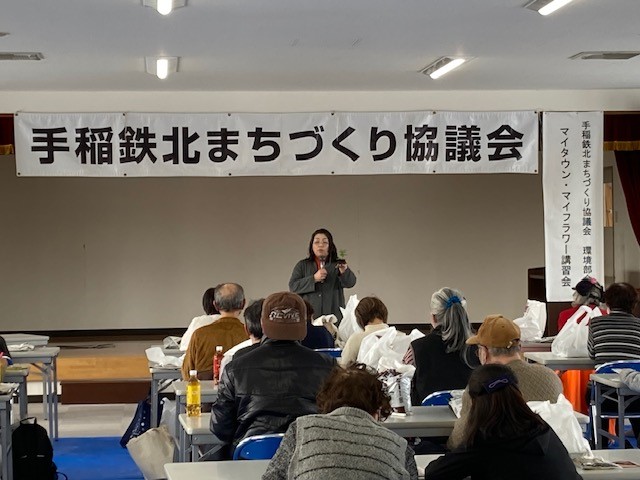 講師は豊平公園緑の相談員の伊藤志織さん