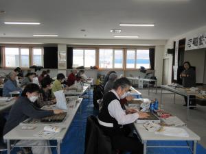 種をまく容器（プラグトレイ）を使った実習