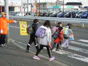 子どもたちを見守っています