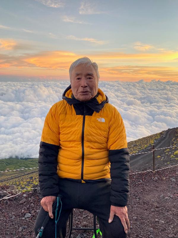 三浦雄一郎さんの写真（2023年に富士山頂で撮影）