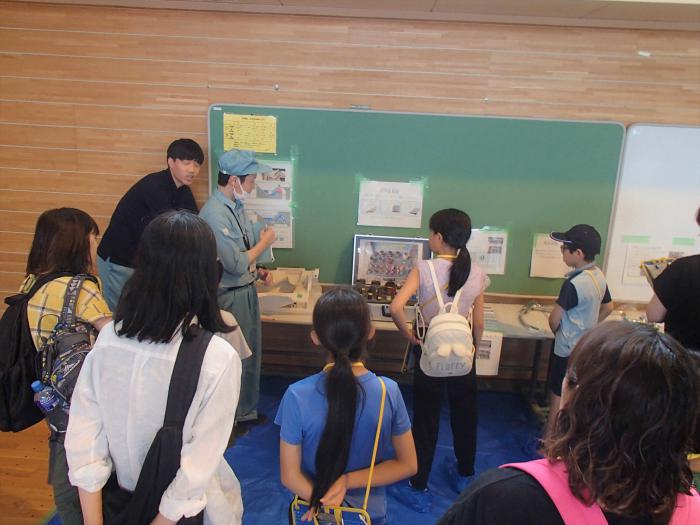学校で使われている水回りの器具や配管の紹介