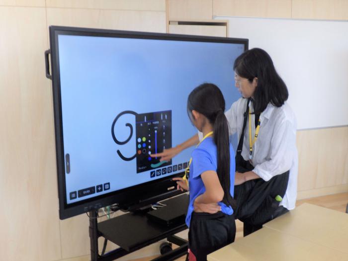 最新の学校機材の操作体験