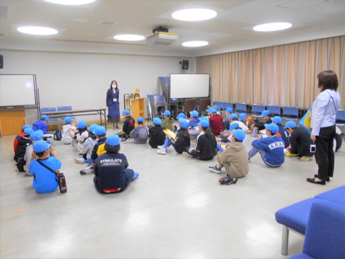 山の手南小学校の校外学習の写真1枚目です