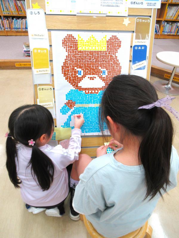 「シールでおえかき」写真
