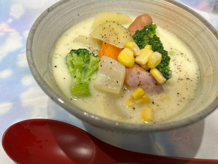 4豆乳と野菜のほっこりスープ