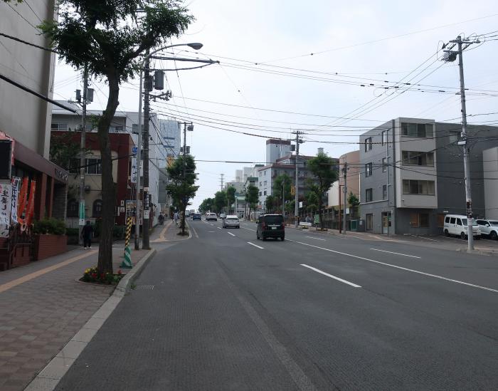 南平岸駅上り坂