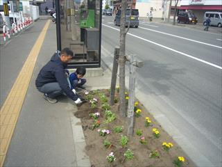 平岸5条郵便局植花1