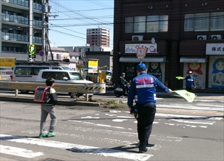 R8豊平警備業防犯協会交通安全街頭啓発１