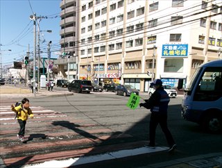 R8豊平警備業防犯協会交通安全街頭啓発２