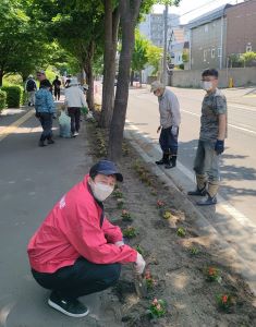 福住郵便局の植花活動1