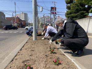 札幌ドームの植花活動1