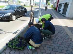 おくりびとのお葬式の植花活動1