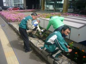 札幌トヨペット株式会社の植花写真2