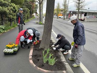 札幌白樺郵便局植花2
