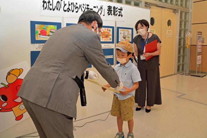 賞状授与の様子