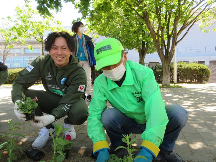 花植え作業の様子4