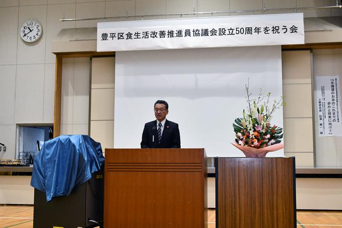 石川区長による祝辞の様子
